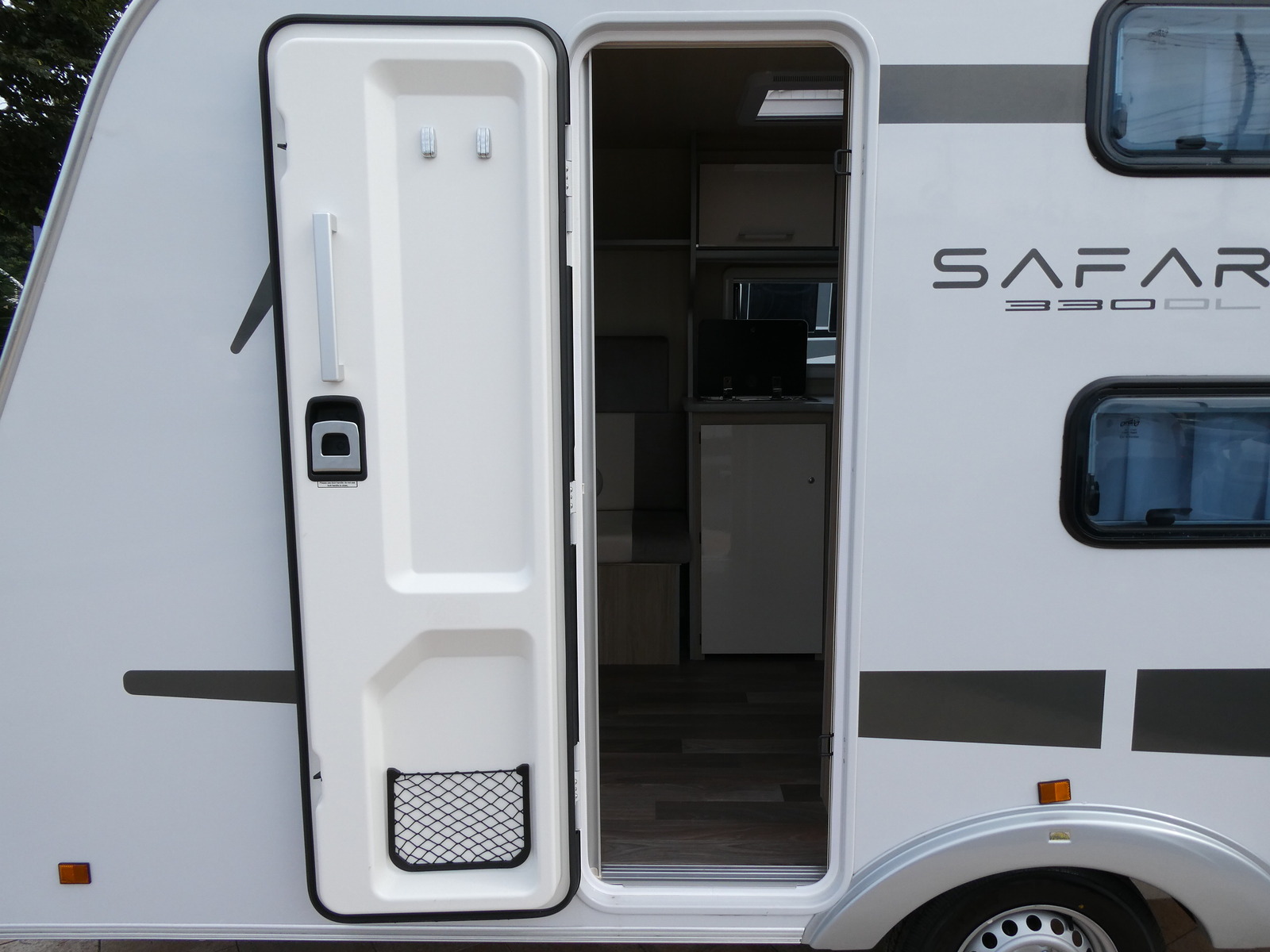 キャンピングカー トレーラー ｻﾌｧﾘ　330DL　けん引免許不要