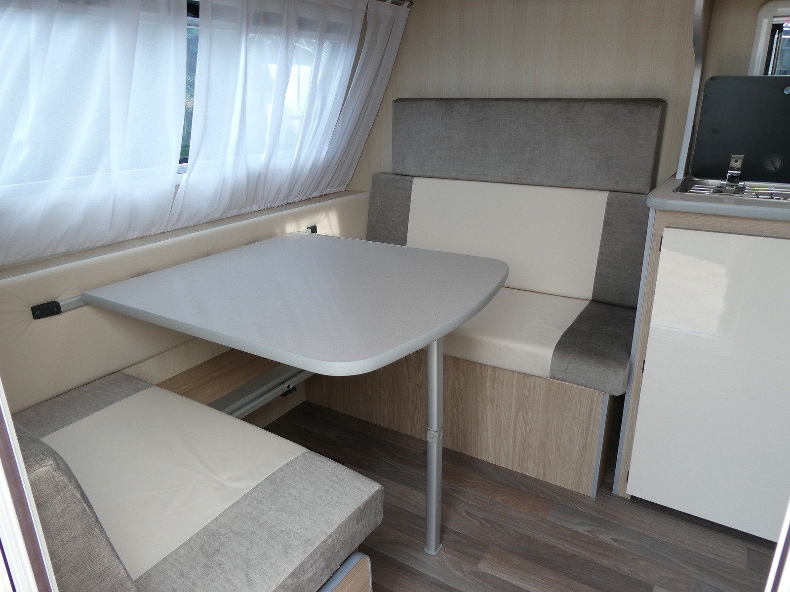 キャンピングカー トレーラー ｻﾌｧﾘ　330DL　けん引免許不要