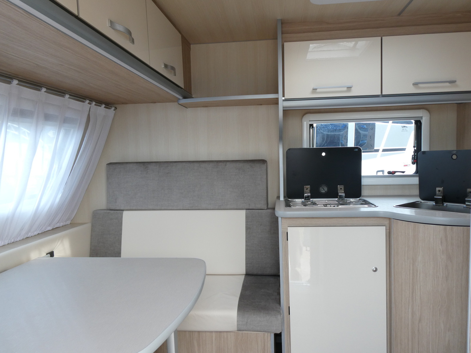 キャンピングカー トレーラー ｻﾌｧﾘ　330DL　けん引免許不要