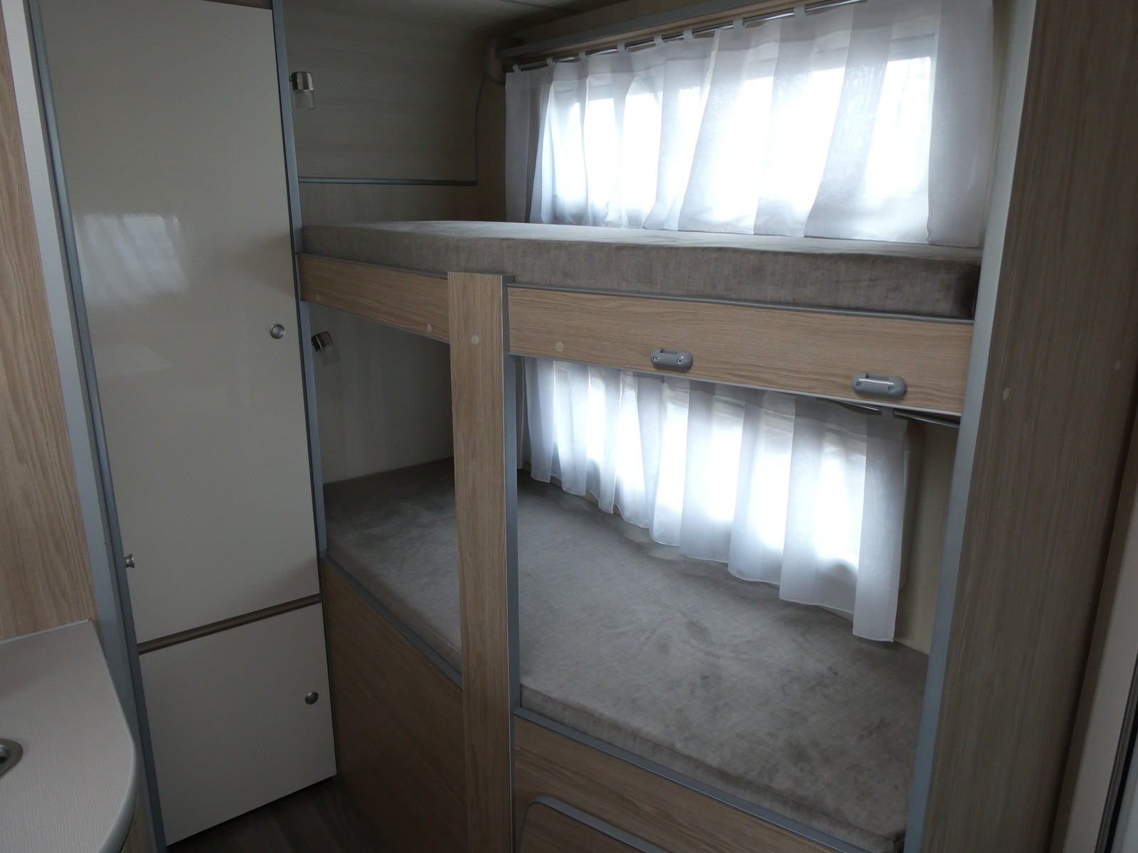 キャンピングカー トレーラー ｻﾌｧﾘ　330DL　けん引免許不要