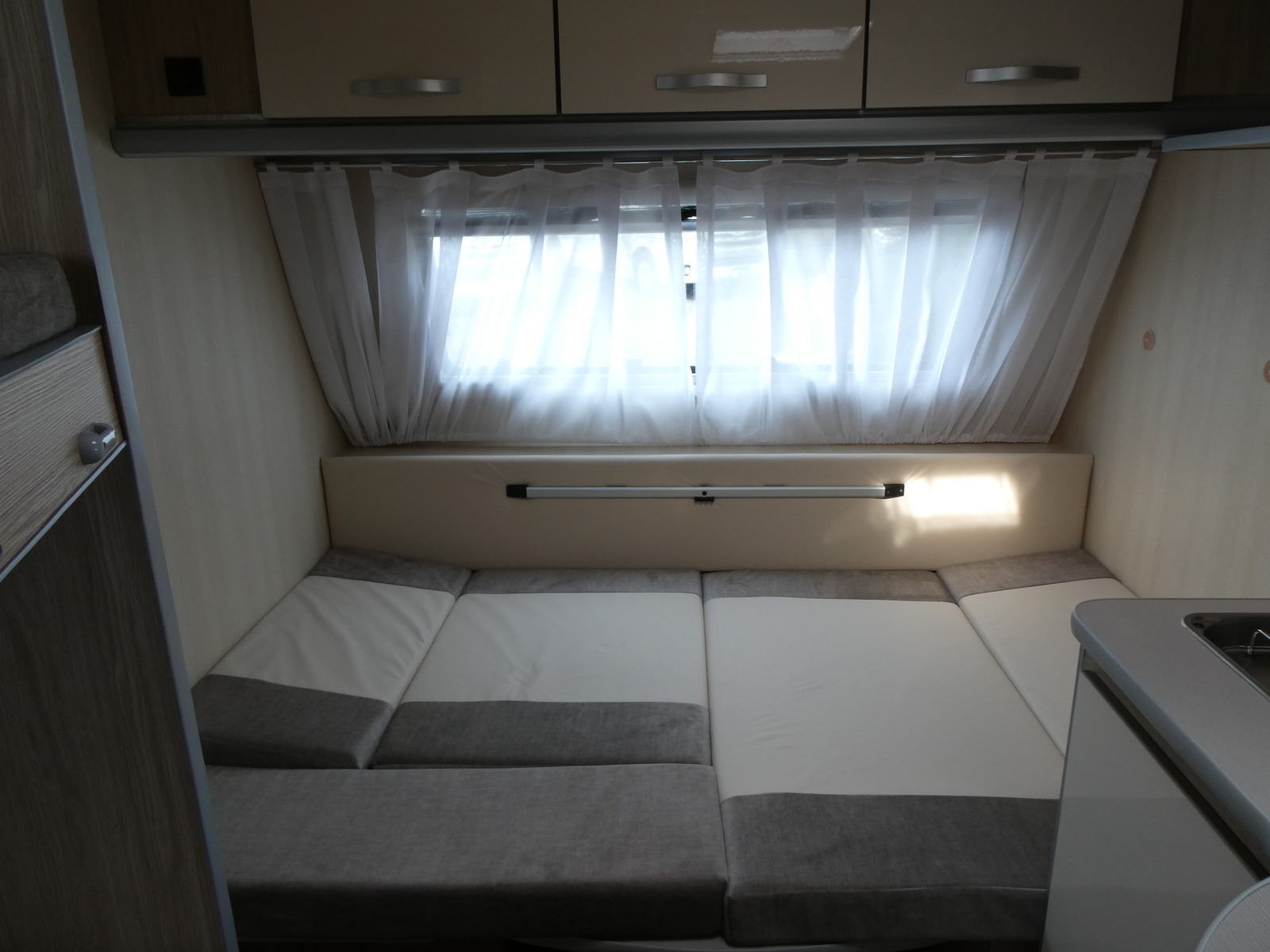 キャンピングカー トレーラー ｻﾌｧﾘ　330DL　けん引免許不要