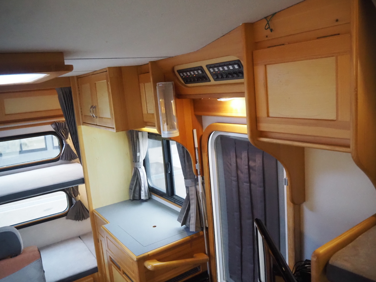 キャンピングカー キャブコン ﾎﾞﾝｺﾞ AtoZ ｱﾐﾃｨ 5MT FFﾋｰﾀｰ