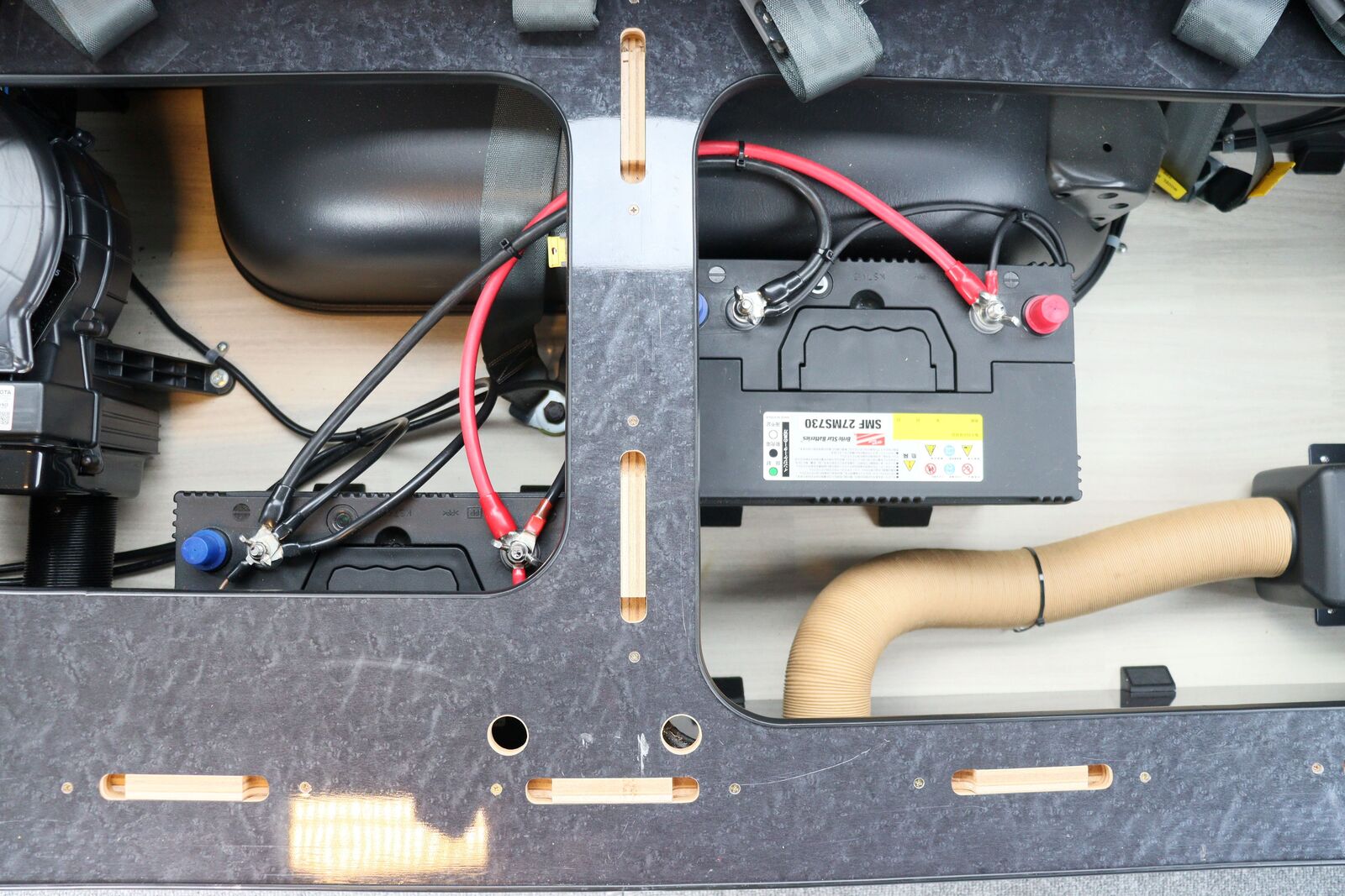 キャンピングカー バンコン ﾊｲｴｰｽ FOCS DSﾌﾟﾚﾐｱﾑ
