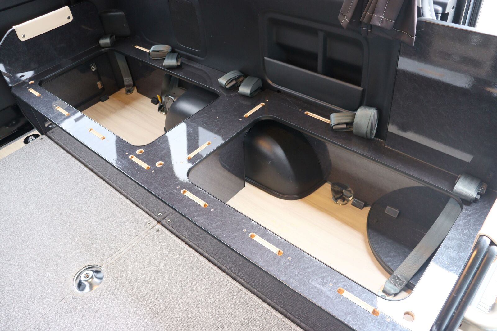 キャンピングカー バンコン ﾊｲｴｰｽ FOCS DSﾌﾟﾚﾐｱﾑ