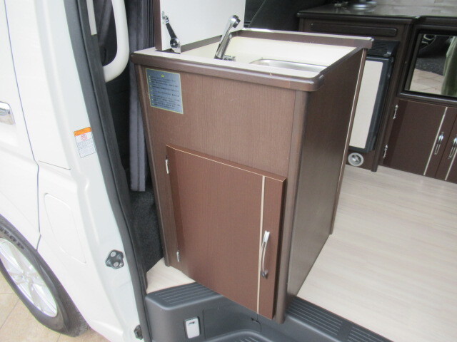 キャンピングカー バンコン ﾊｲｴｰｽ ｷｬﾝﾋﾟﾝｸﾞｶｰ広島 ﾌﾟﾚｼｬｽ