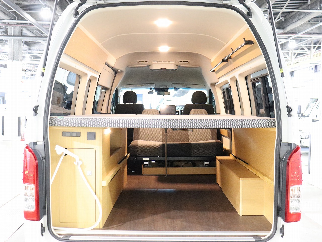 キャンピングカー バンコン ﾊｲｴｰｽ ﾄｲﾌｧｸﾄﾘｰ ﾄｲﾎﾞｯｸｽ 4WD　FF
