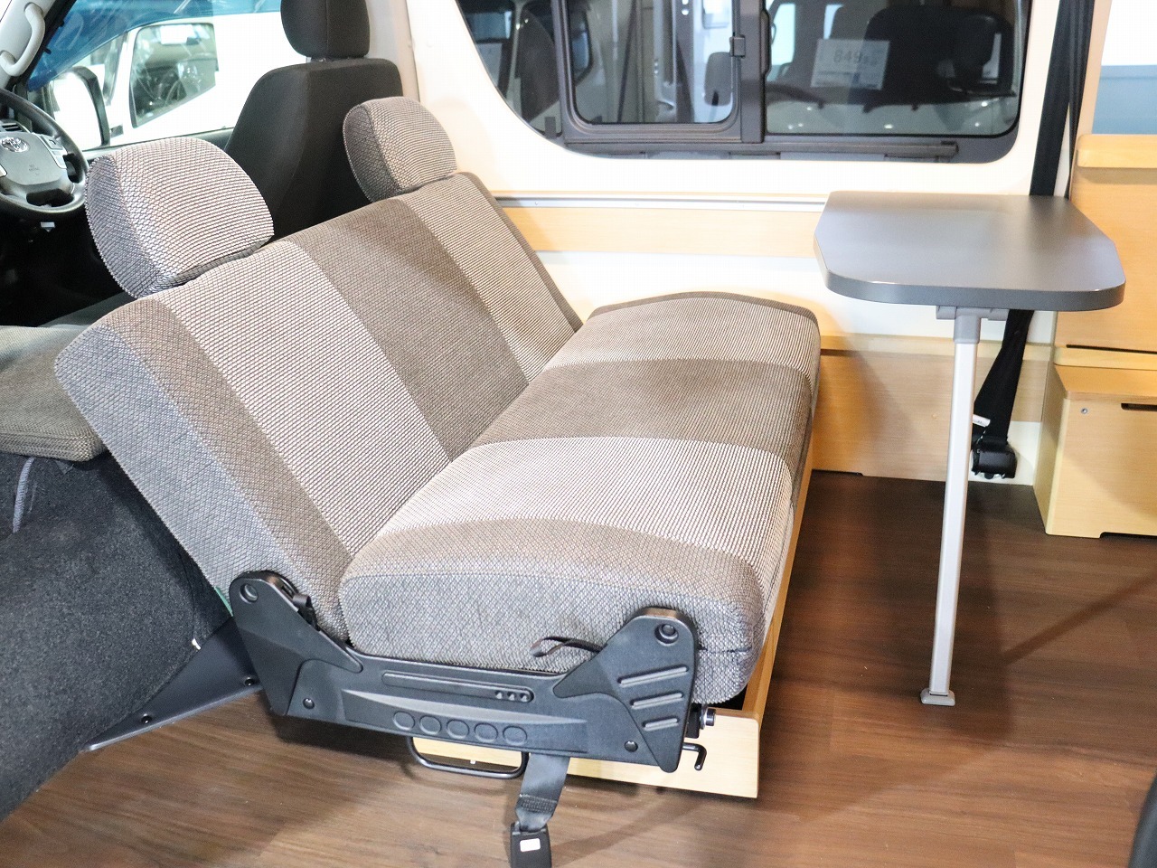 キャンピングカー バンコン ﾊｲｴｰｽ ﾄｲﾌｧｸﾄﾘｰ ﾄｲﾎﾞｯｸｽ 4WD　FF