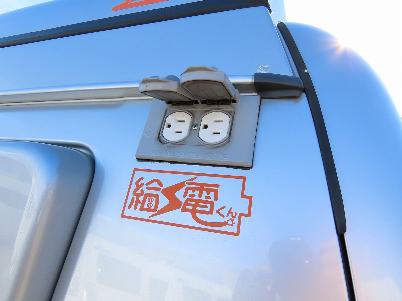 キャンピングカー 軽キャンパー ｴﾌﾞﾘｲ ｵｰﾄﾜﾝ 給電くん