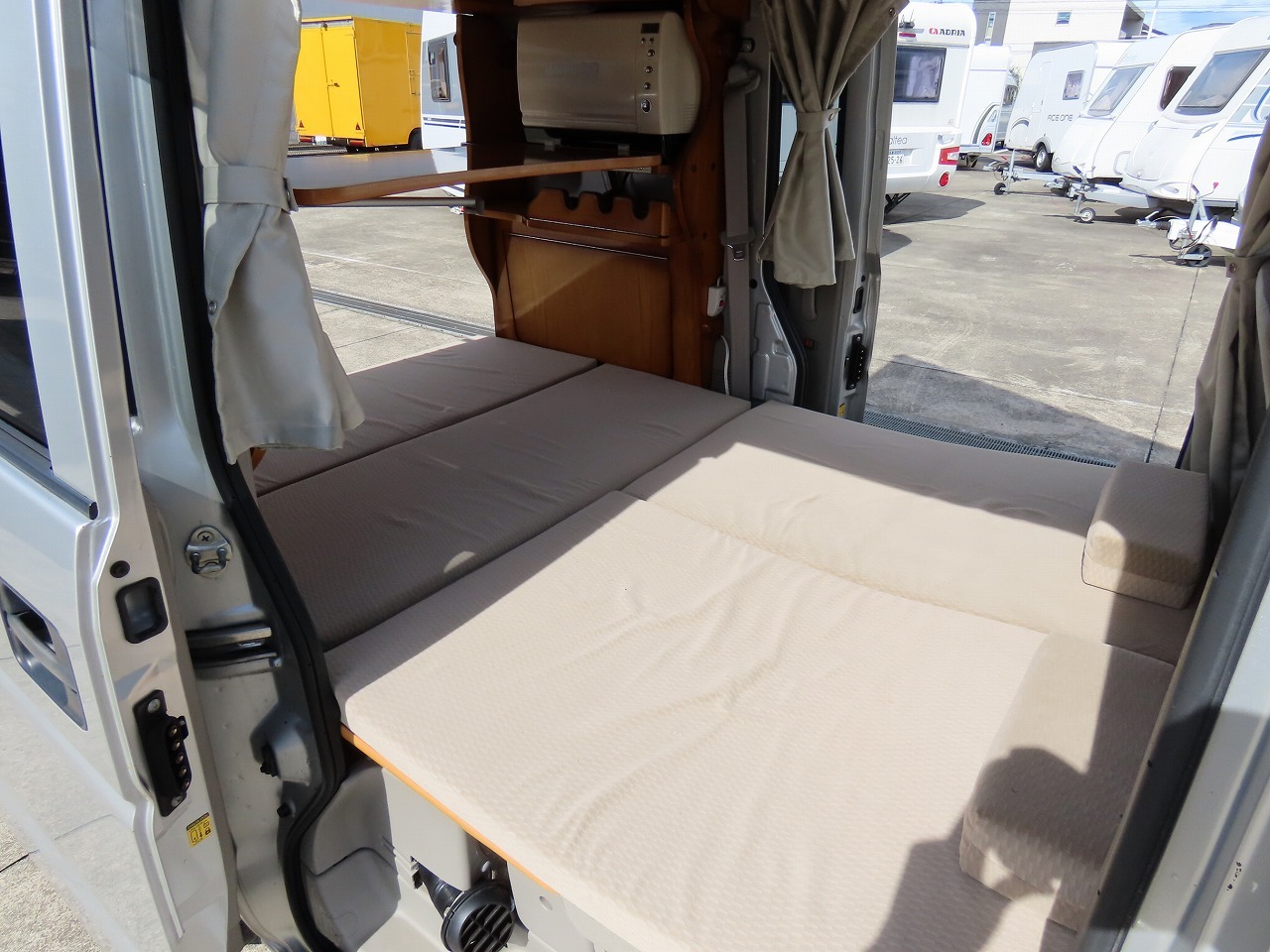 キャンピングカー 軽キャンパー ｴﾌﾞﾘｲ ｵｰﾄﾜﾝ 給電くん