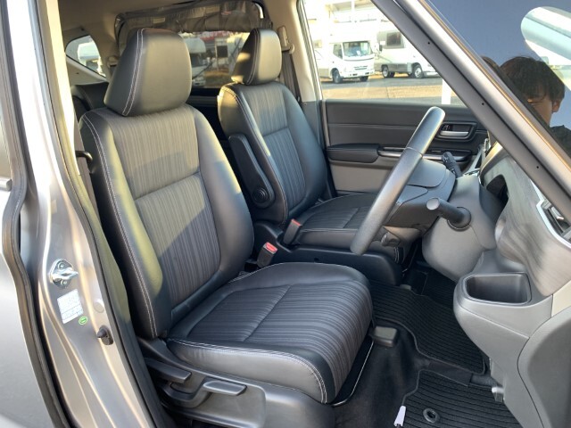 キャンピングカー バンコン ﾌﾘｰﾄﾞ+ ﾎﾜｲﾄﾊｳｽ ﾌﾘｰｽﾀｲﾙ 4駆 FF暖房