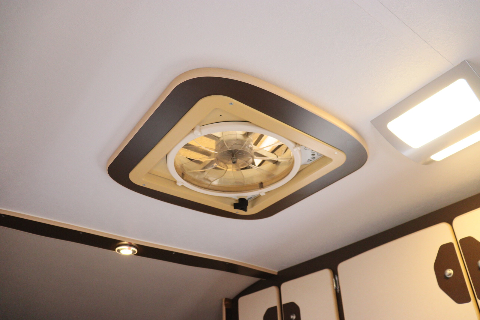 キャンピングカー キャブコン ﾀｳﾝｴｰｽ ｾｷｿｰ ﾄﾑ23 5MT