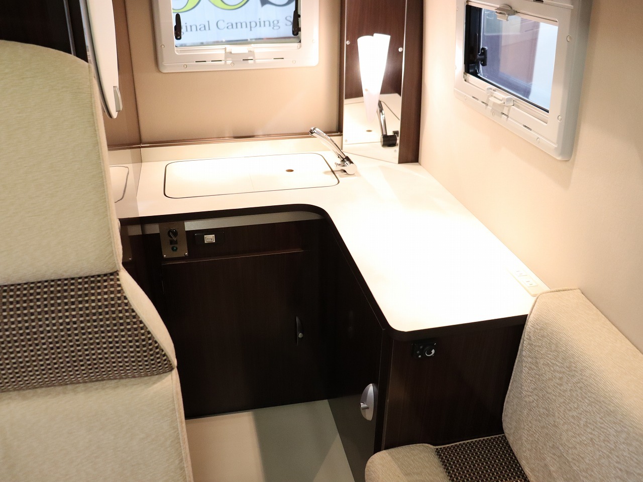 キャンピングカー キャブコン ﾎﾞﾝｺﾞ ﾛｰﾀｽRV ﾏﾝﾎﾞｳ 4WD 家庭用ｴｱｺﾝ