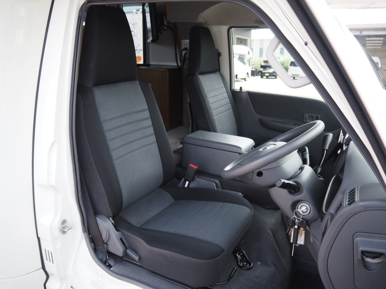 キャンピングカー キャブコン ﾎﾞﾝｺﾞ AtoZ ｱﾐﾃｨﾎﾟﾙﾄ 窓AC 4WD