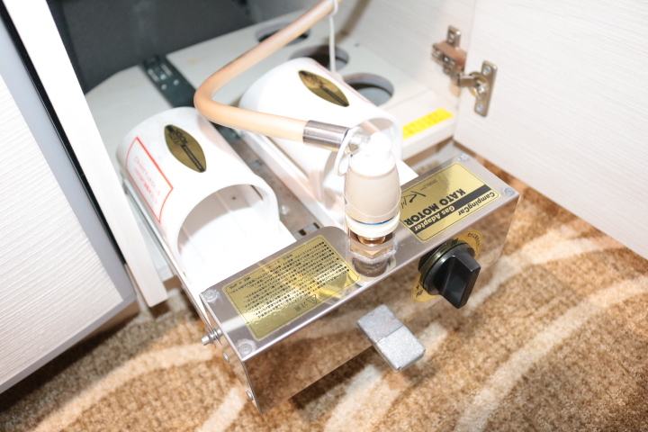 キャンピングカー トレーラー ﾄﾘｶﾞﾉ ｴﾒﾛｰﾄﾞ376　ｳｨﾝﾄﾞｴｱｺﾝ　FF