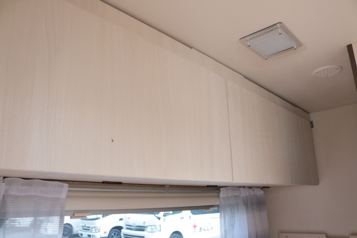 キャンピングカー トレーラー ﾄﾘｶﾞﾉ ｴﾒﾛｰﾄﾞ376　ｳｨﾝﾄﾞｴｱｺﾝ　FF