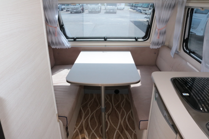 キャンピングカー トレーラー ﾄﾘｶﾞﾉ ｴﾒﾛｰﾄﾞ376　ｳｨﾝﾄﾞｴｱｺﾝ　FF