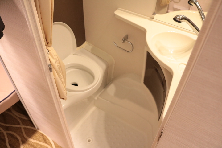 キャンピングカー トレーラー ﾄﾘｶﾞﾉ ｴﾒﾛｰﾄﾞ376　ｳｨﾝﾄﾞｴｱｺﾝ　FF