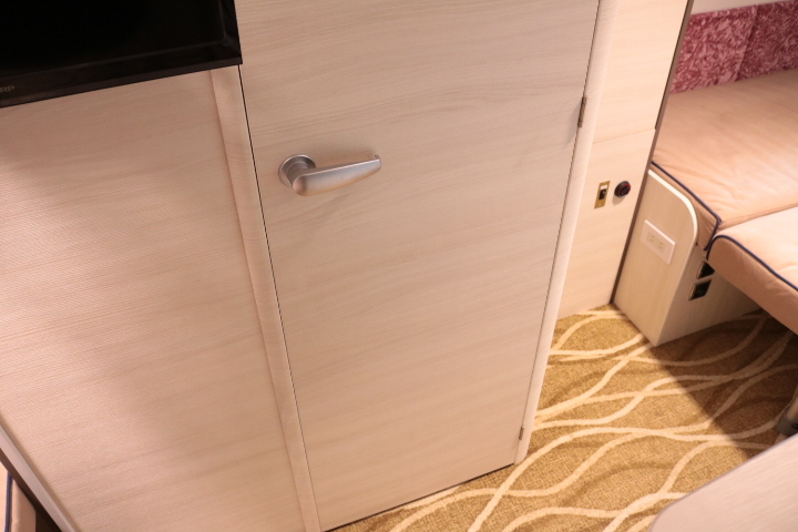 キャンピングカー トレーラー ﾄﾘｶﾞﾉ ｴﾒﾛｰﾄﾞ376　ｳｨﾝﾄﾞｴｱｺﾝ　FF