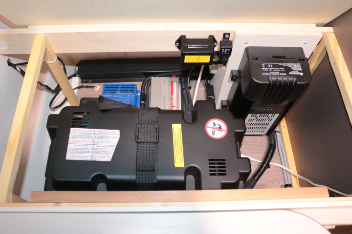 キャンピングカー トレーラー ﾄﾘｶﾞﾉ ｴﾒﾛｰﾄﾞ376　ｳｨﾝﾄﾞｴｱｺﾝ　FF