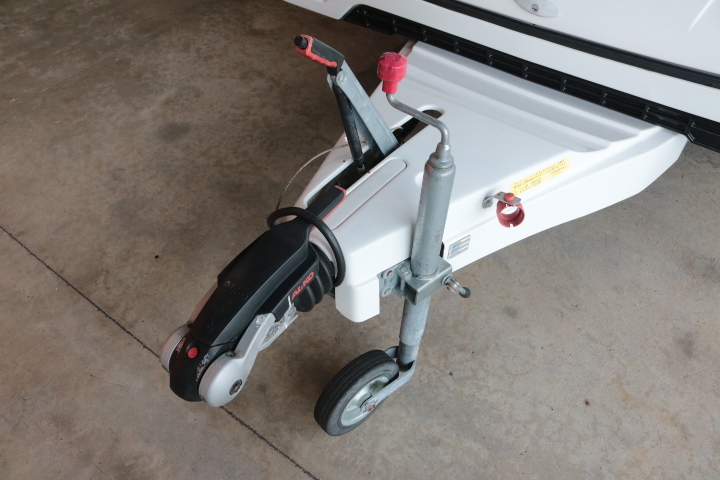 キャンピングカー トレーラー ﾄﾘｶﾞﾉ ｴﾒﾛｰﾄﾞ376　ｳｨﾝﾄﾞｴｱｺﾝ　FF