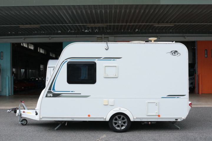 キャンピングカー トレーラー ﾄﾘｶﾞﾉ ｴﾒﾛｰﾄﾞ376　ｳｨﾝﾄﾞｴｱｺﾝ　FF