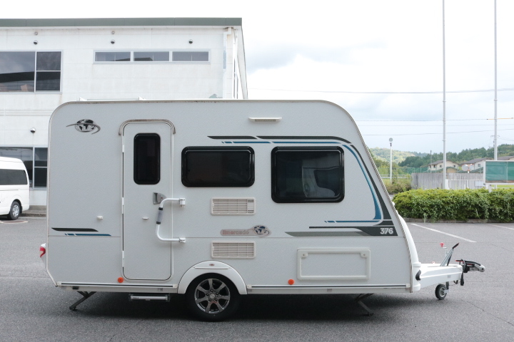 キャンピングカー トレーラー ﾄﾘｶﾞﾉ ｴﾒﾛｰﾄﾞ376　ｳｨﾝﾄﾞｴｱｺﾝ　FF