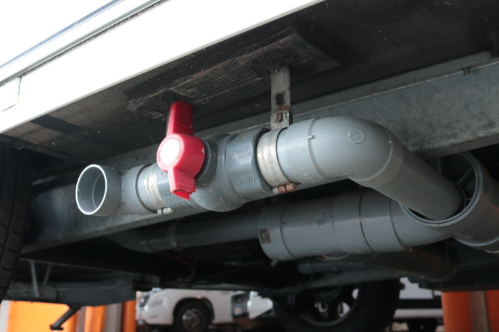 キャンピングカー トレーラー ﾄﾘｶﾞﾉ ｴﾒﾛｰﾄﾞ376　ｳｨﾝﾄﾞｴｱｺﾝ　FF