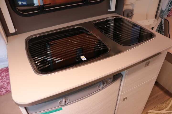 キャンピングカー トレーラー ﾄﾘｶﾞﾉ ｴﾒﾛｰﾄﾞ376　ｳｨﾝﾄﾞｴｱｺﾝ　FF