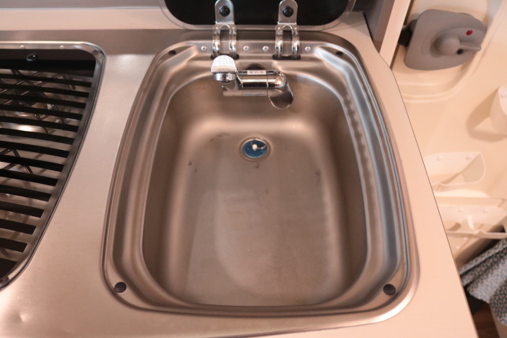 キャンピングカー トレーラー ﾄﾘｶﾞﾉ ｴﾒﾛｰﾄﾞ376　ｳｨﾝﾄﾞｴｱｺﾝ　FF