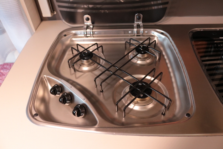 キャンピングカー トレーラー ﾄﾘｶﾞﾉ ｴﾒﾛｰﾄﾞ376　ｳｨﾝﾄﾞｴｱｺﾝ　FF