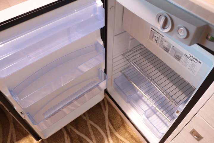 キャンピングカー トレーラー ﾄﾘｶﾞﾉ ｴﾒﾛｰﾄﾞ376　ｳｨﾝﾄﾞｴｱｺﾝ　FF