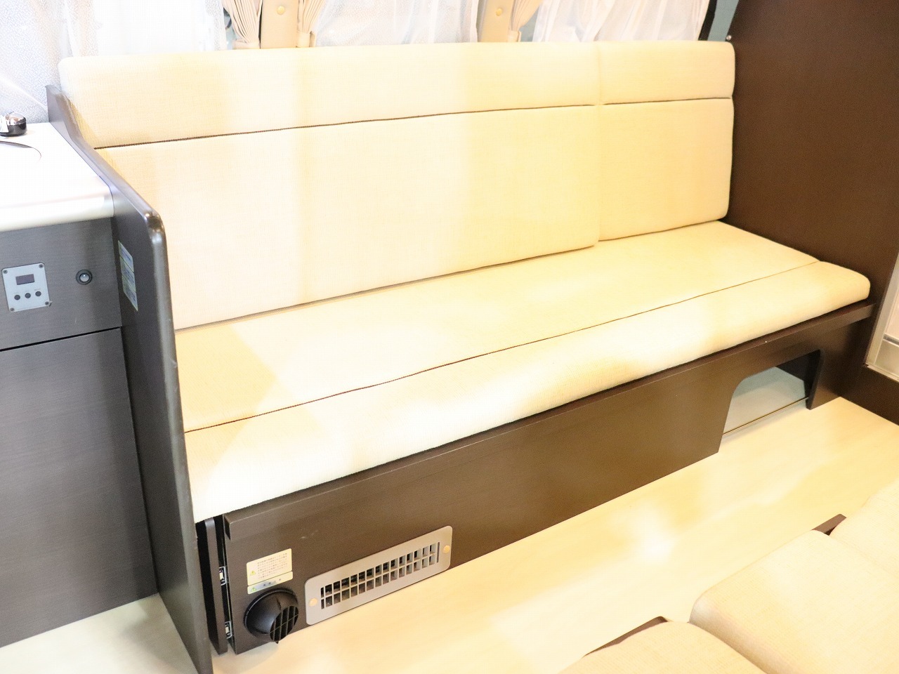 キャンピングカー バンコン ﾊｲｴｰｽ ﾚｸﾋﾞｨ ｲｽﾞﾑ 4WD FF 寒冷地仕様