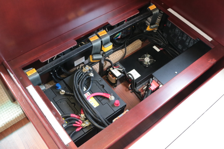 キャンピングカー バスコン ｺｰｽﾀｰ ﾅｯﾂRV ﾎﾞｰﾀﾞｰ 冷蔵庫 ｿｰﾗｰ