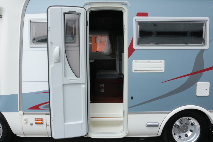 キャンピングカー バスコン ｺｰｽﾀｰ ﾅｯﾂRV ﾎﾞｰﾀﾞｰ 冷蔵庫 ｿｰﾗｰ