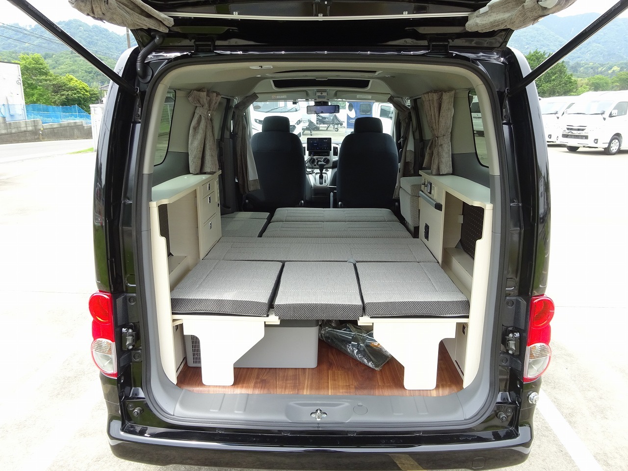 キャンピングカー バンコン NV200ﾊﾞﾈｯﾄ ﾅｯﾂRV ｷｬﾈﾙ　FF