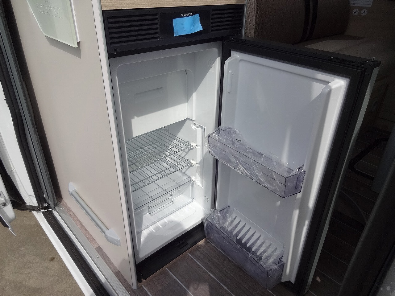 キャンピングカー バンコン ﾃﾞｭｶﾄ ﾛｰﾗｰﾁｰﾑ ﾘﾋﾞﾝｸﾞｽﾄｰﾝK2 新車