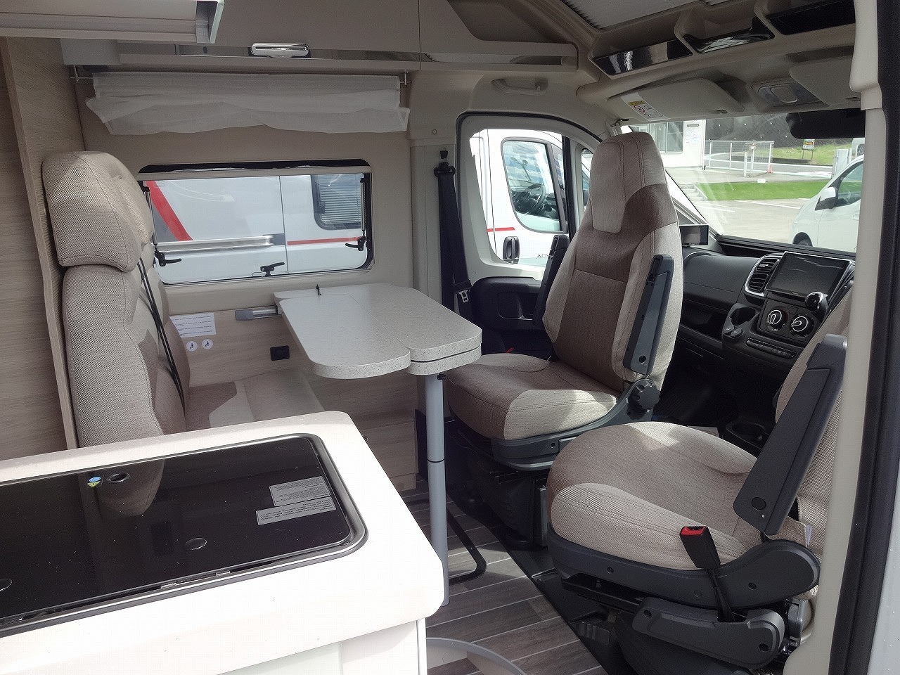 キャンピングカー バンコン ﾃﾞｭｶﾄ ﾛｰﾗｰﾁｰﾑ ﾘﾋﾞﾝｸﾞｽﾄｰﾝK2 新車