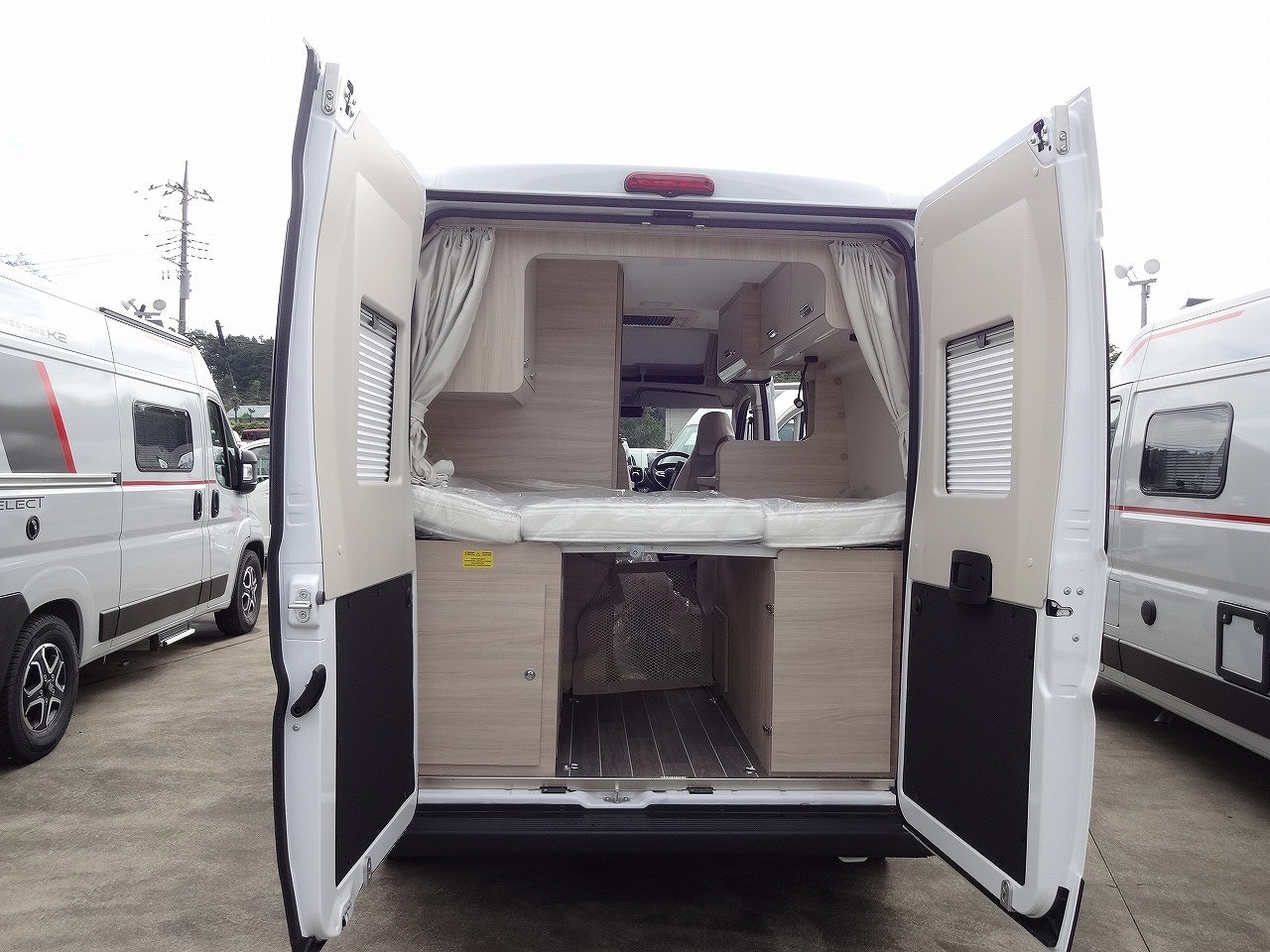 キャンピングカー バンコン ﾃﾞｭｶﾄ ﾛｰﾗｰﾁｰﾑ ﾘﾋﾞﾝｸﾞｽﾄｰﾝK2 新車