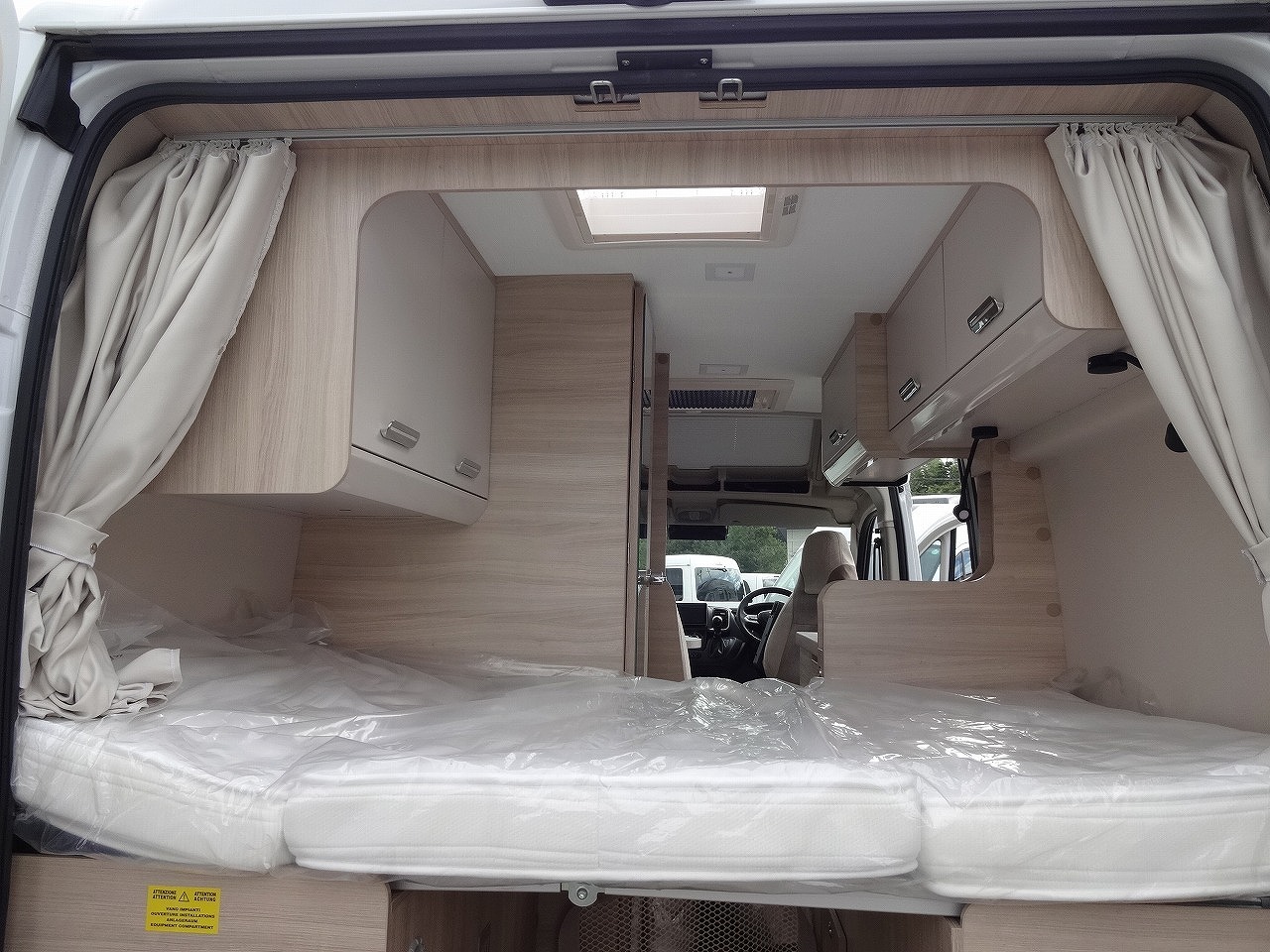 キャンピングカー バンコン ﾃﾞｭｶﾄ ﾛｰﾗｰﾁｰﾑ ﾘﾋﾞﾝｸﾞｽﾄｰﾝK2 新車