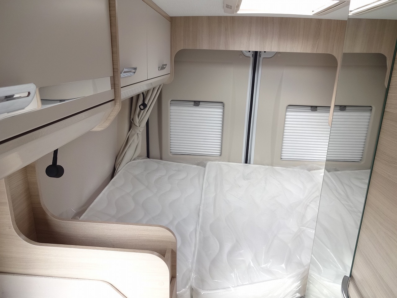 キャンピングカー バンコン ﾃﾞｭｶﾄ ﾛｰﾗｰﾁｰﾑ ﾘﾋﾞﾝｸﾞｽﾄｰﾝK2 新車