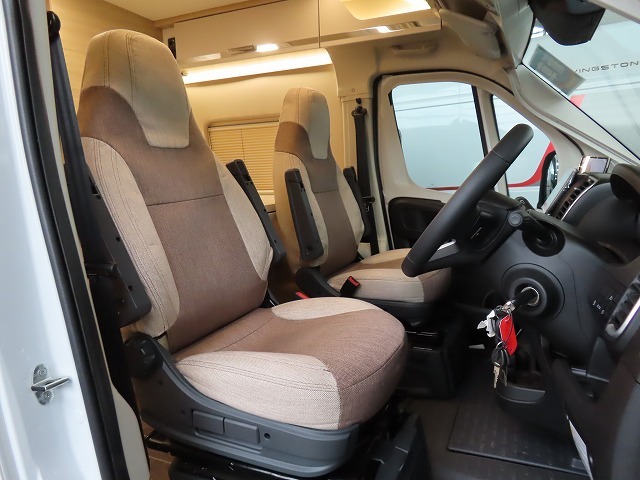 キャンピングカー バンコン ﾃﾞｭｶﾄ　ﾛｰﾗｰﾁｰﾑﾘﾋﾞﾝｸﾞｽﾄｰﾝK2　新車即納