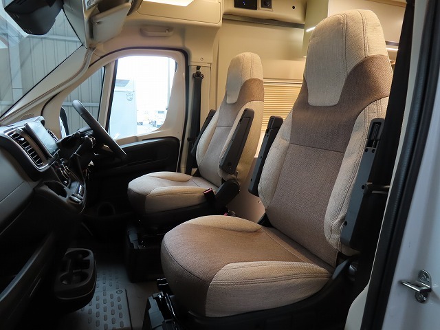 キャンピングカー バンコン ﾃﾞｭｶﾄ　ﾛｰﾗｰﾁｰﾑﾘﾋﾞﾝｸﾞｽﾄｰﾝK2　新車即納