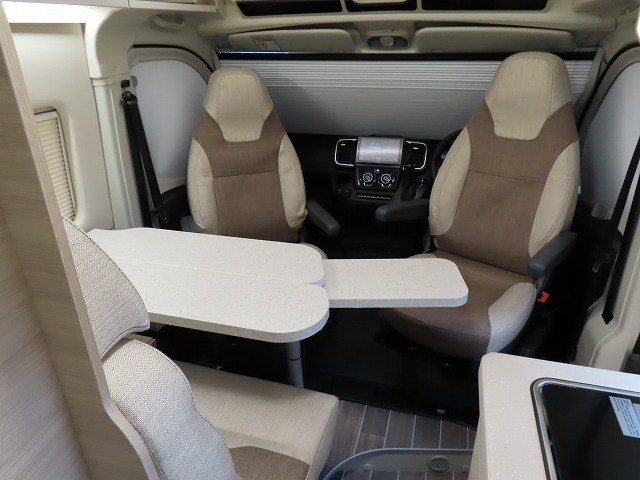 キャンピングカー バンコン ﾃﾞｭｶﾄ　ﾛｰﾗｰﾁｰﾑﾘﾋﾞﾝｸﾞｽﾄｰﾝK2　新車即納