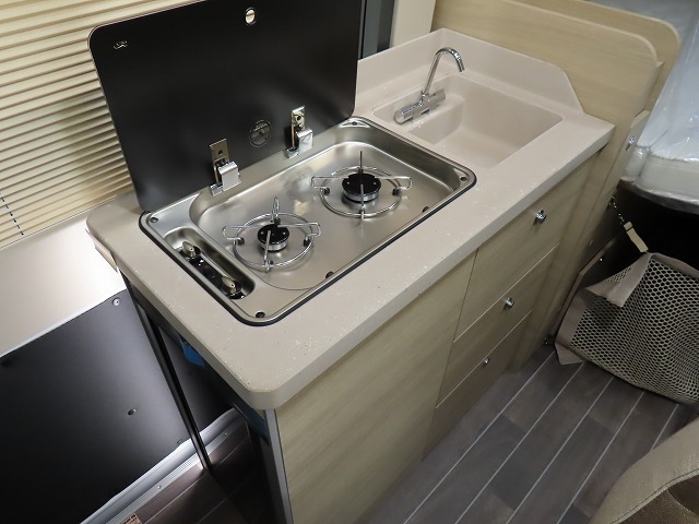 キャンピングカー バンコン ﾃﾞｭｶﾄ　ﾛｰﾗｰﾁｰﾑﾘﾋﾞﾝｸﾞｽﾄｰﾝK2　新車即納