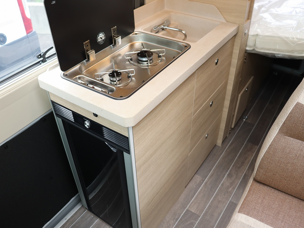 キャンピングカー バンコン ﾃﾞｭｶﾄﾛｰﾗｰﾁｰﾑ ﾘﾋﾞﾝｸﾞｽﾄｰﾝK2 新車即納