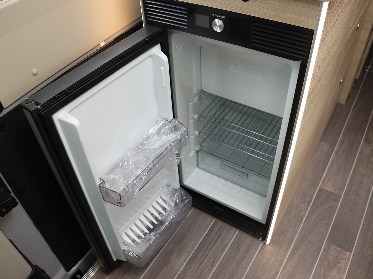 キャンピングカー バンコン ﾃﾞｭｶﾄﾛｰﾗｰﾁｰﾑ ﾘﾋﾞﾝｸﾞｽﾄｰﾝK2 新車即納