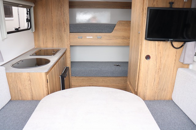 キャンピングカー トレーラー ｲﾝﾃﾞｨｱﾅRV ｲﾝﾃﾞｨｱﾅ300SN　牽引免許不要