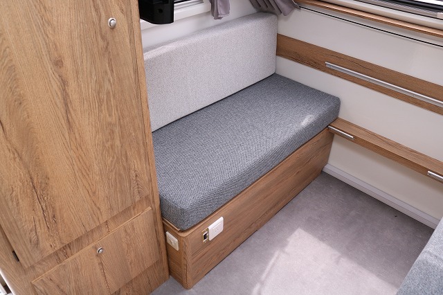 キャンピングカー トレーラー ｲﾝﾃﾞｨｱﾅRV ｲﾝﾃﾞｨｱﾅ300SN　牽引免許不要