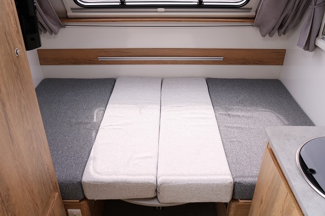 キャンピングカー トレーラー ｲﾝﾃﾞｨｱﾅRV ｲﾝﾃﾞｨｱﾅ300SN　牽引免許不要