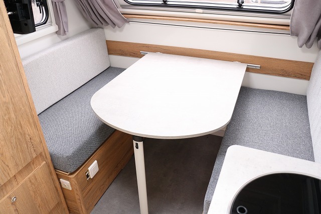キャンピングカー トレーラー ｲﾝﾃﾞｨｱﾅRV ｲﾝﾃﾞｨｱﾅ300SN　牽引免許不要
